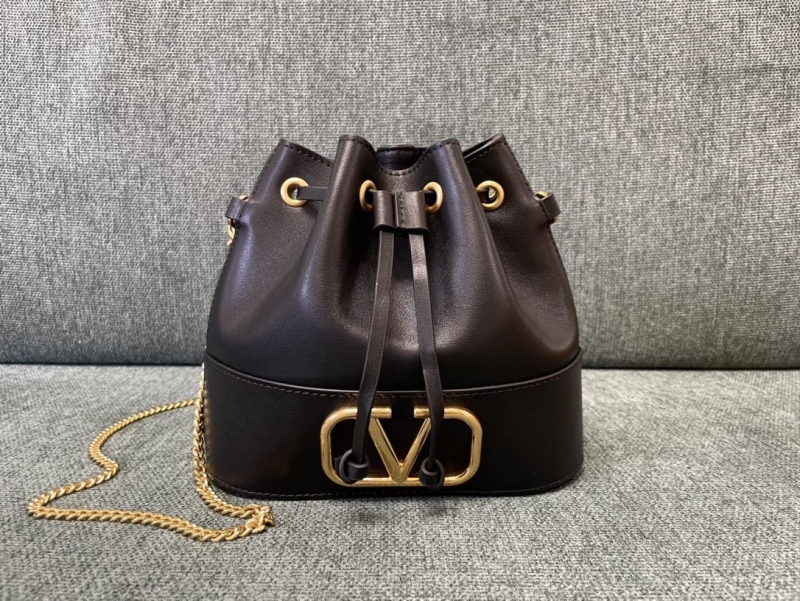Va1e*ntin0 bucket bag